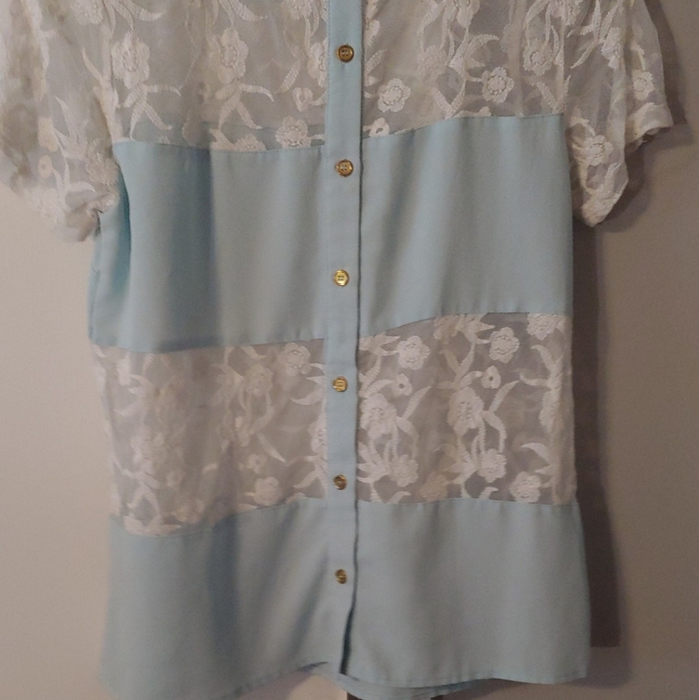 Lacey and teal top!